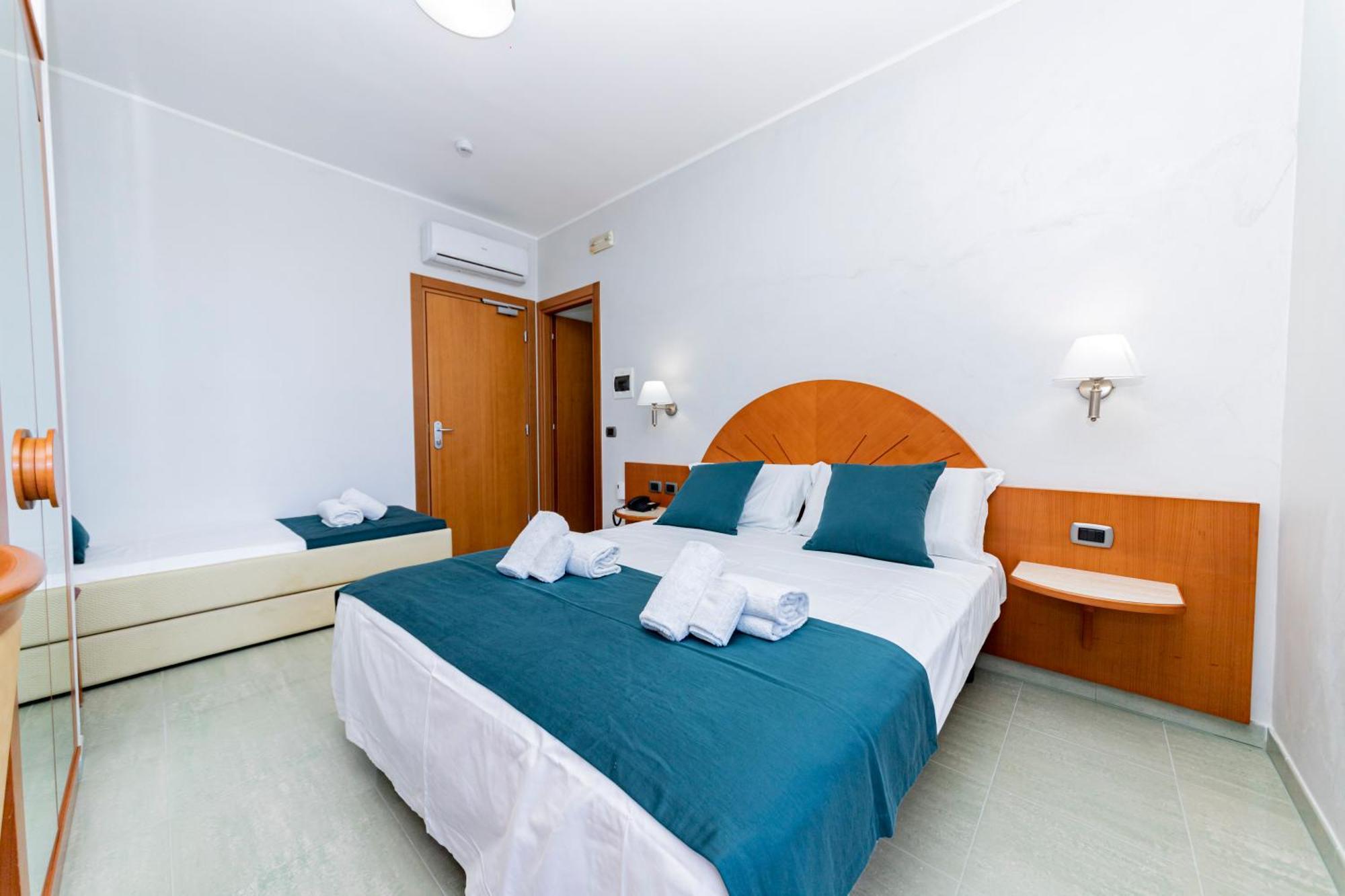 Hotel Alba Torre Lapillo Exterior photo